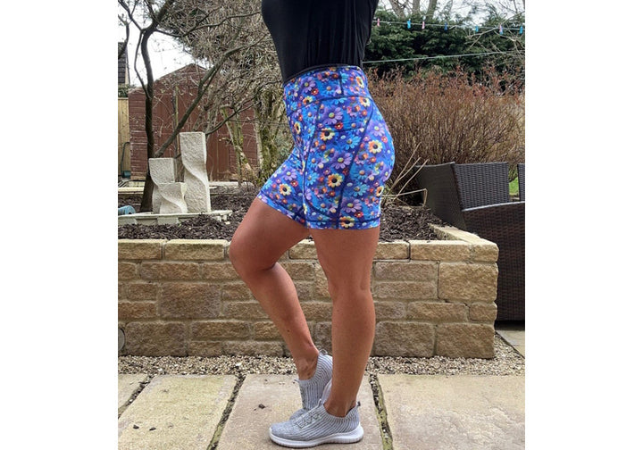 Daisy Dreamscape Mid Shorts with pockets