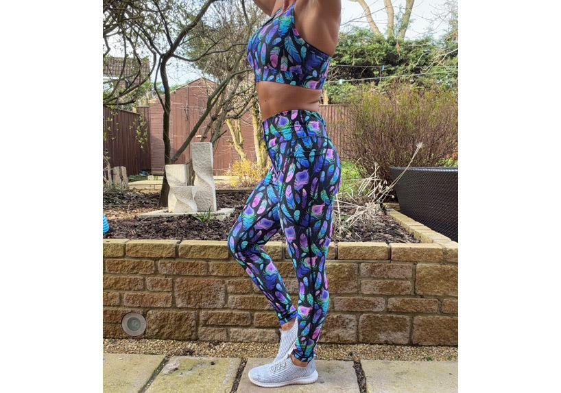 Feather Frenzy leggings with pockets