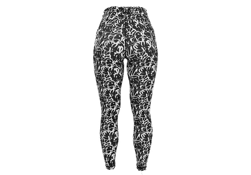 Monochromatic leggings with pockets