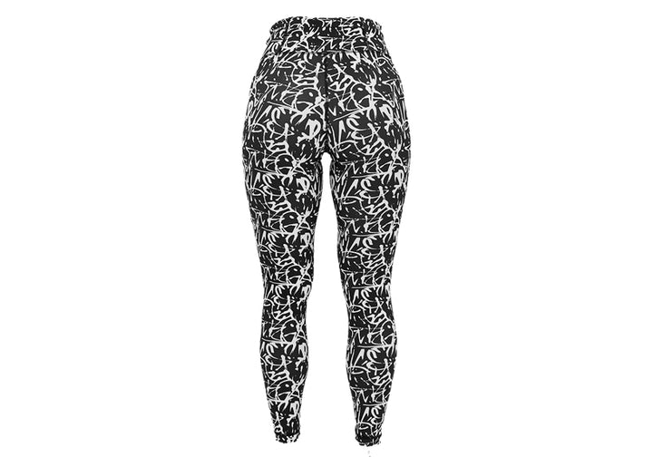 Monochromatic leggings with pockets