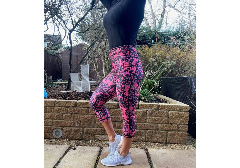 Capri Noir Bloom Leggings with pockets